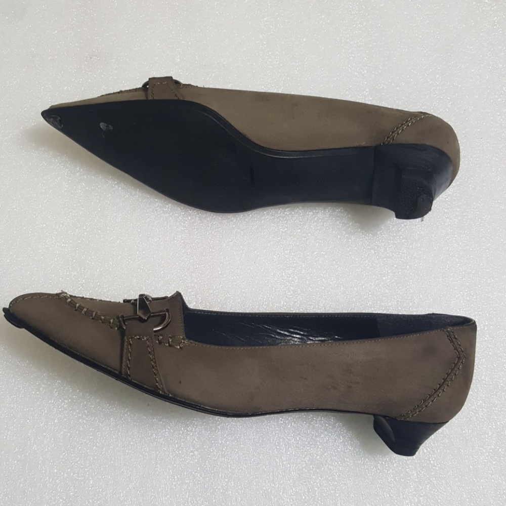 Stuart Weitzman Kitten Heels Pointy Toe - image 4